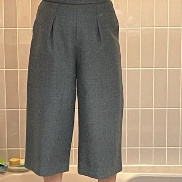 GallardaGalante DRESSY GREY CULOTTE PANTS/SKIRT High Waist, MID-CALF LENGTH   XS - Picture 5 of 15